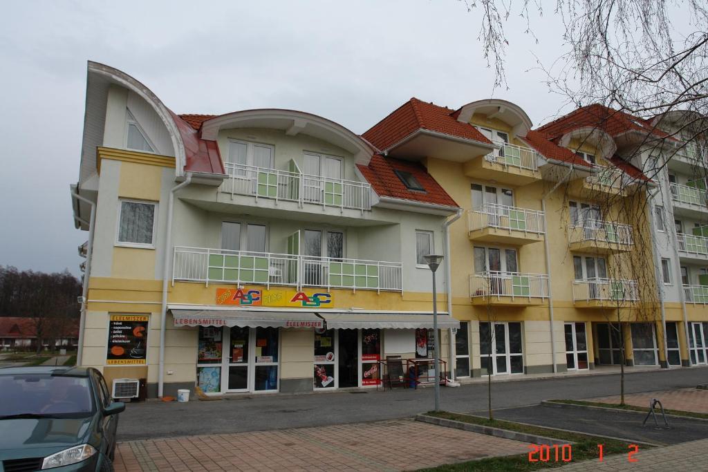 Lilla Wellnessapartman Zalakaros Exterior foto